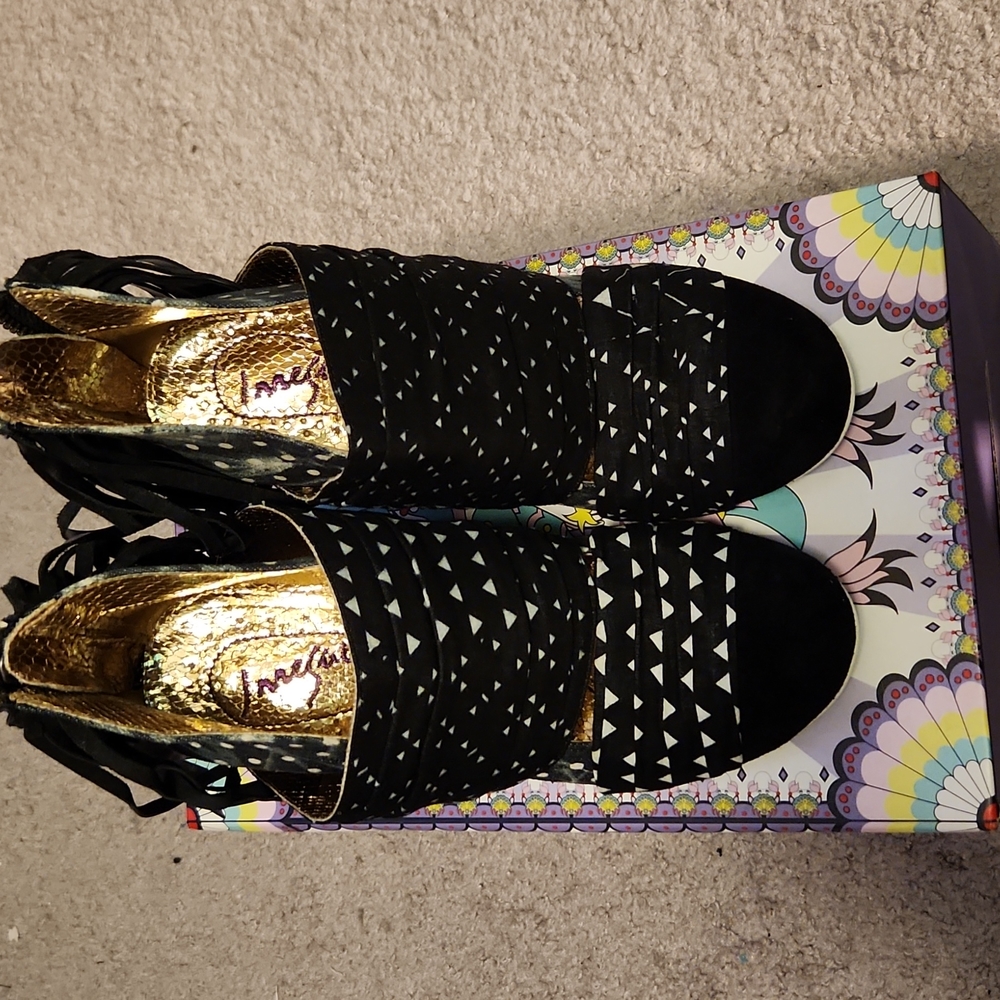 Irregular choice heel